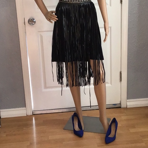 🔥🔥TAKE 50% OFF LIST PRICE 🔥🔥.UNKNOWN DESIGNER. OVERSKIRT - Picture 8 of 12